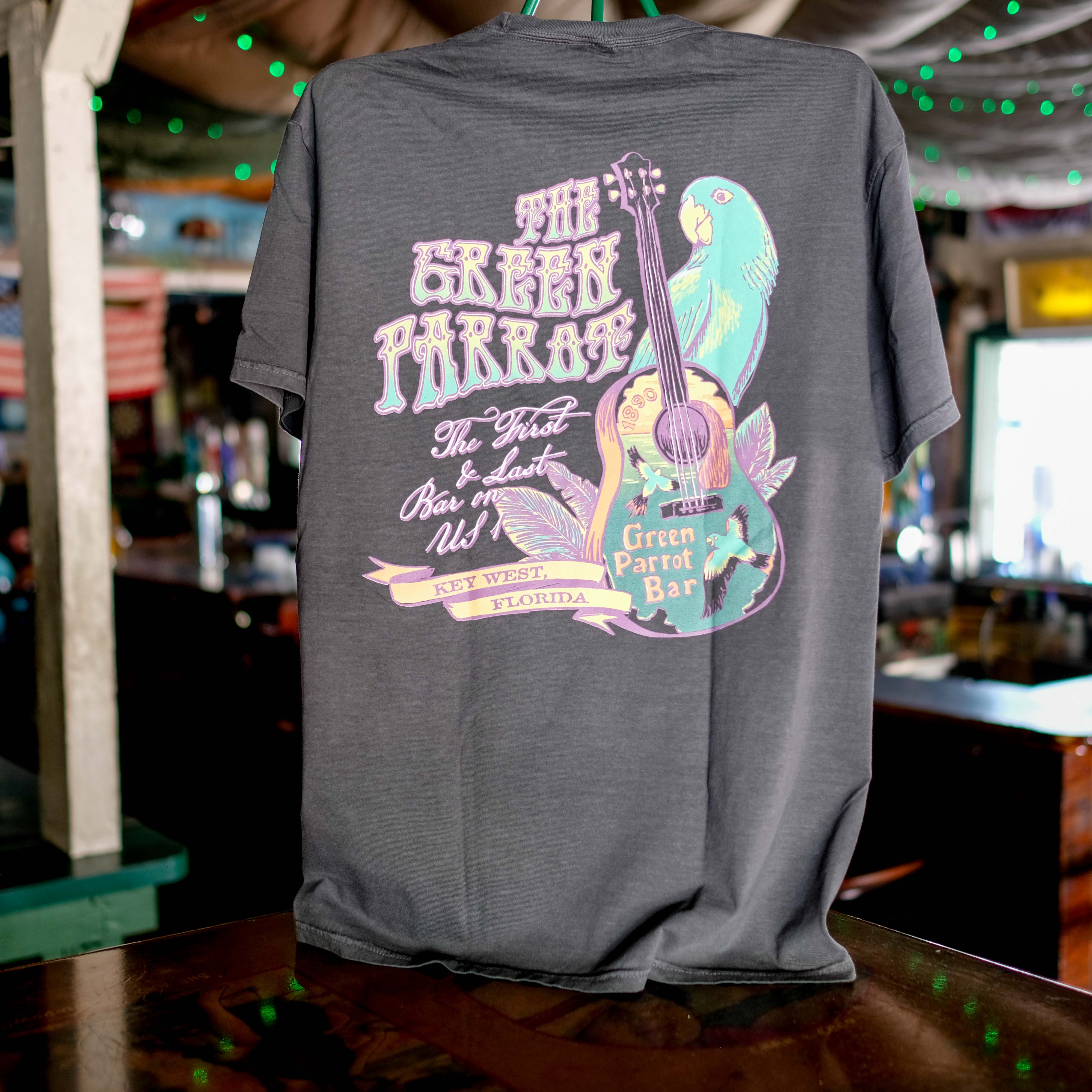 虜Torico ネオングリーンパイプシャツ Hippie Guitar T Shirt – Green Parrot Gift Shop