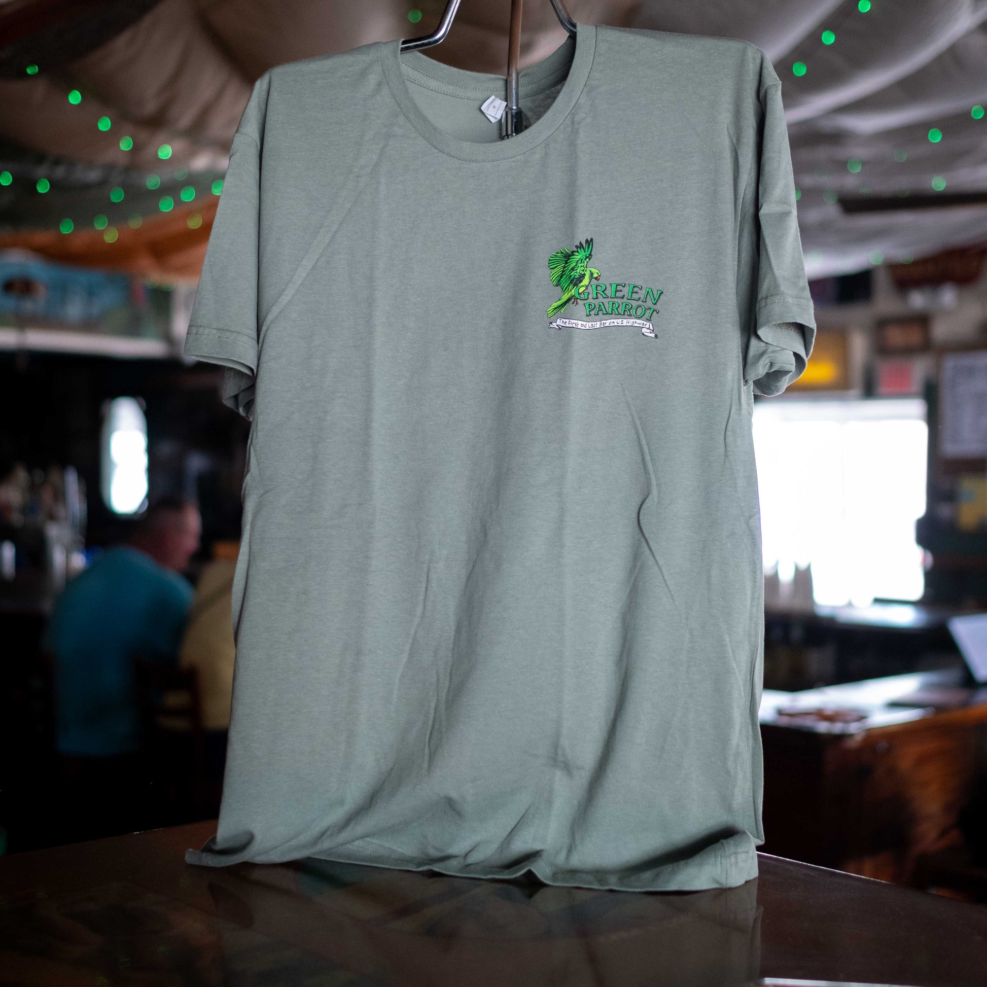 1st Parrot Green Shop & Bar Gift Shirt T Last –